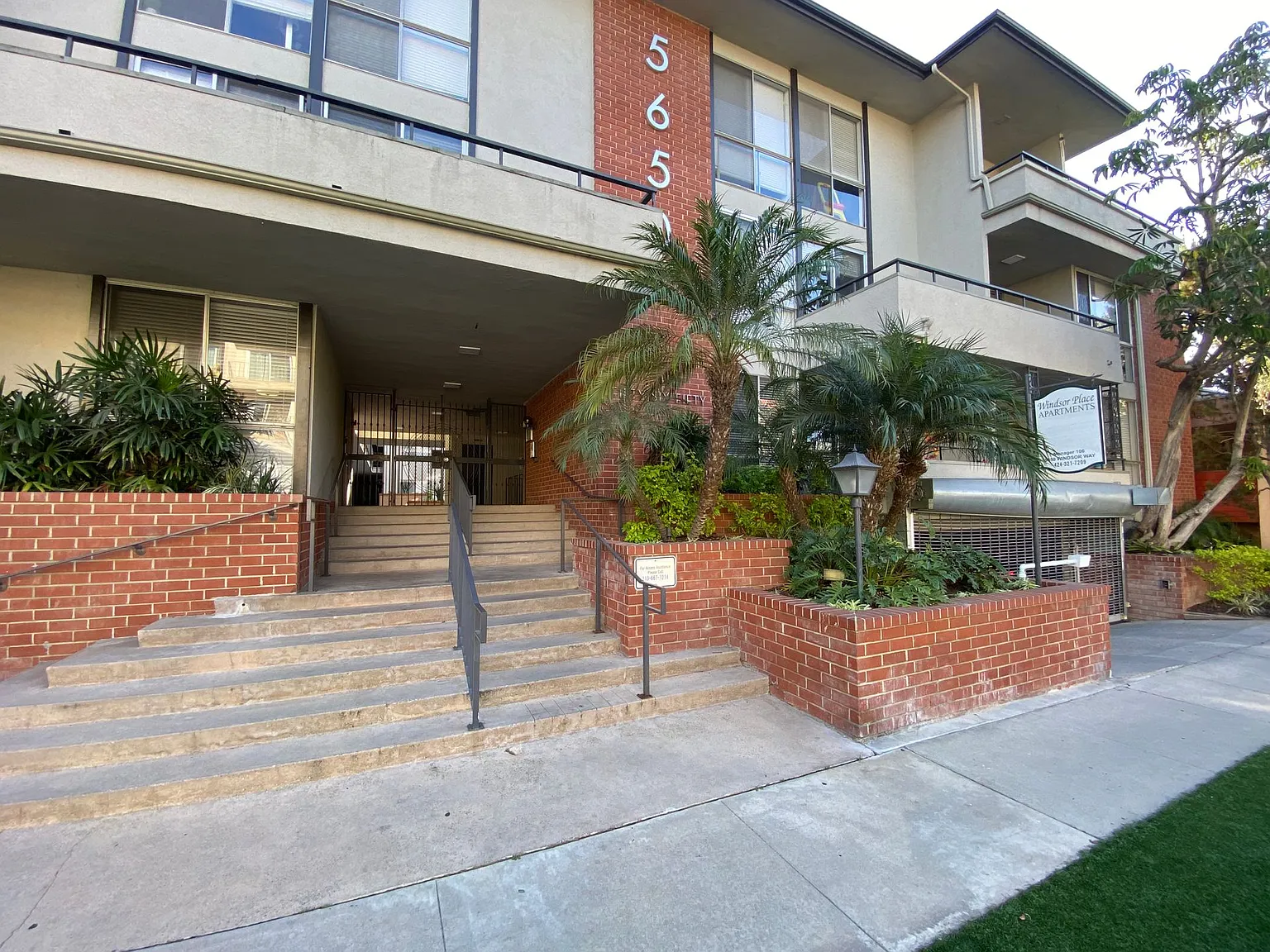 Windsor Place Apartments — Photo 1