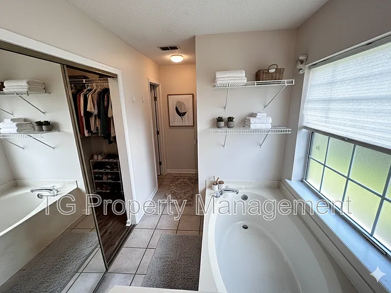 1449 Blue Heron Ln E — Photo 27