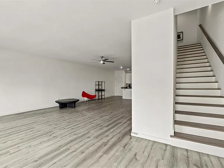 1077 Glen Opal Dr — Photo 18