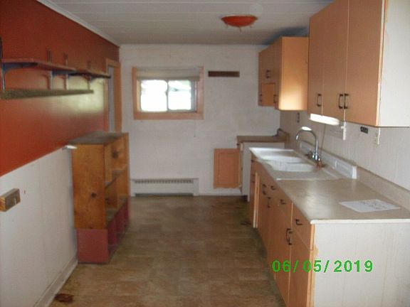 3rd image of 989 E 5th St #1