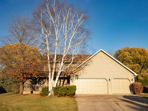 2864 Westmoor Ct, Oshkosh, WI 54904