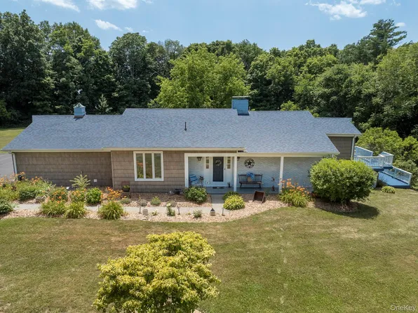 61 Rymph Road, Staatsburg, NY 12580