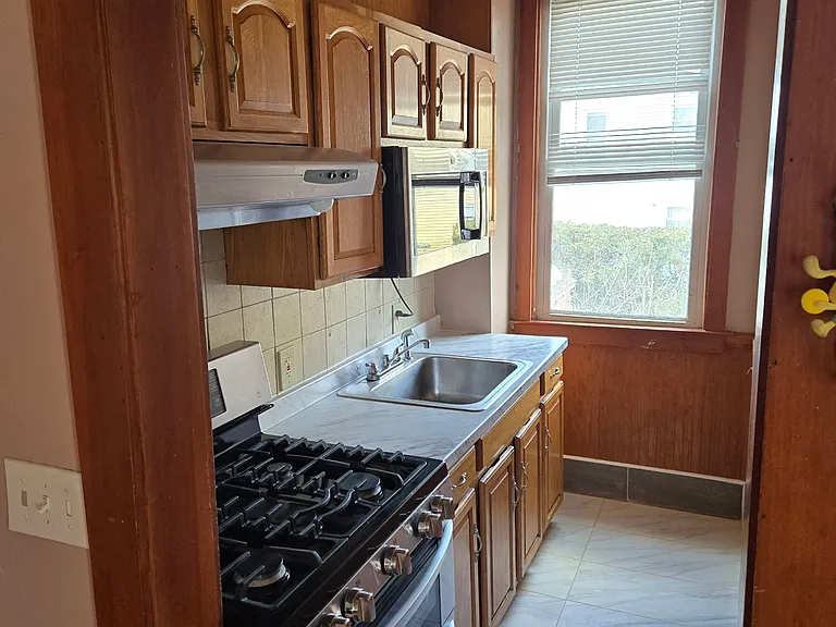 65 Katherine St #2 — Photo 7