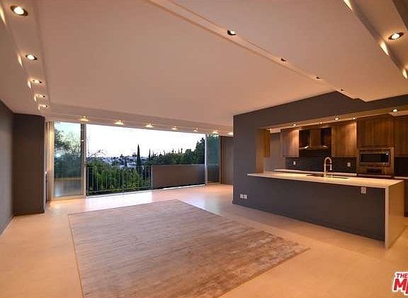 2nd image of 818 N Doheny Dr APT 408