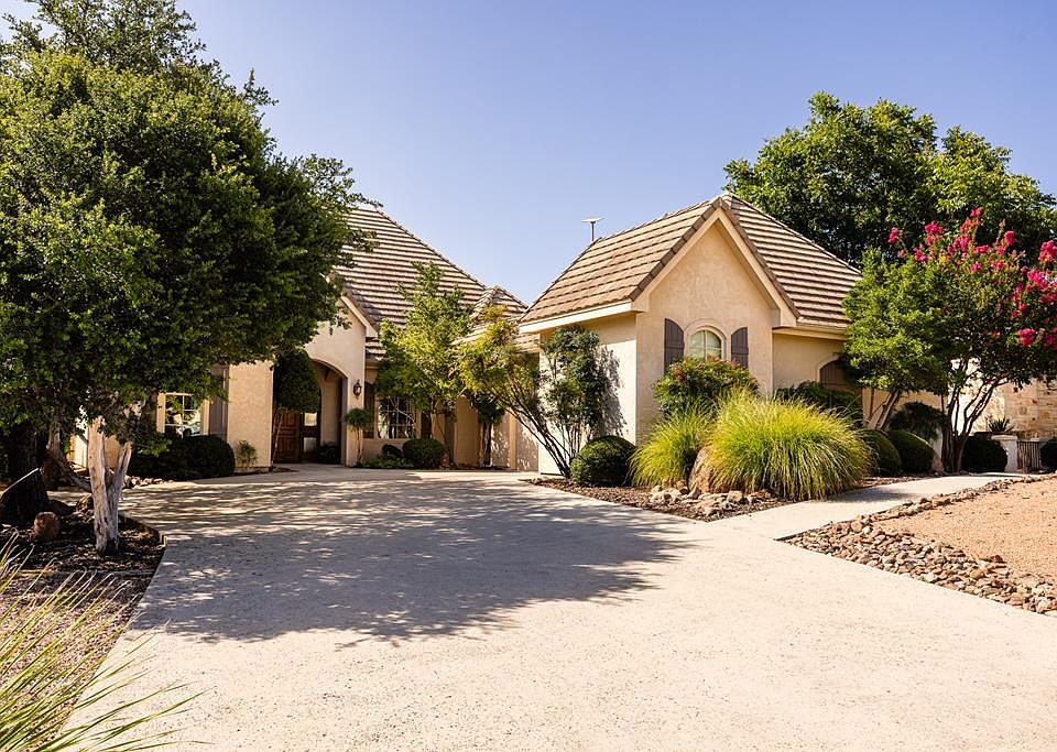 1st image of 3520 La Cumbre Dr