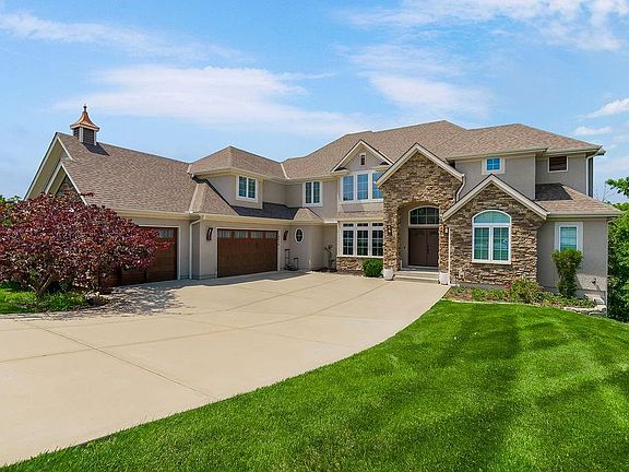 2nd image of 4614 NE Park Springs Ct