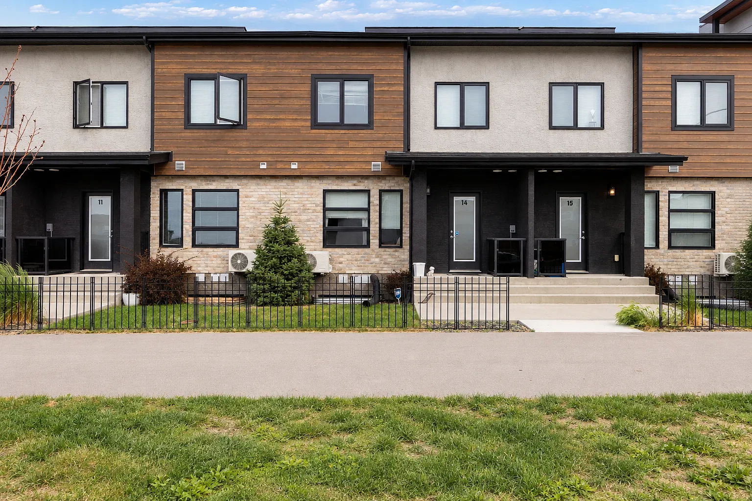 Woodford Townhomes — Photo 3