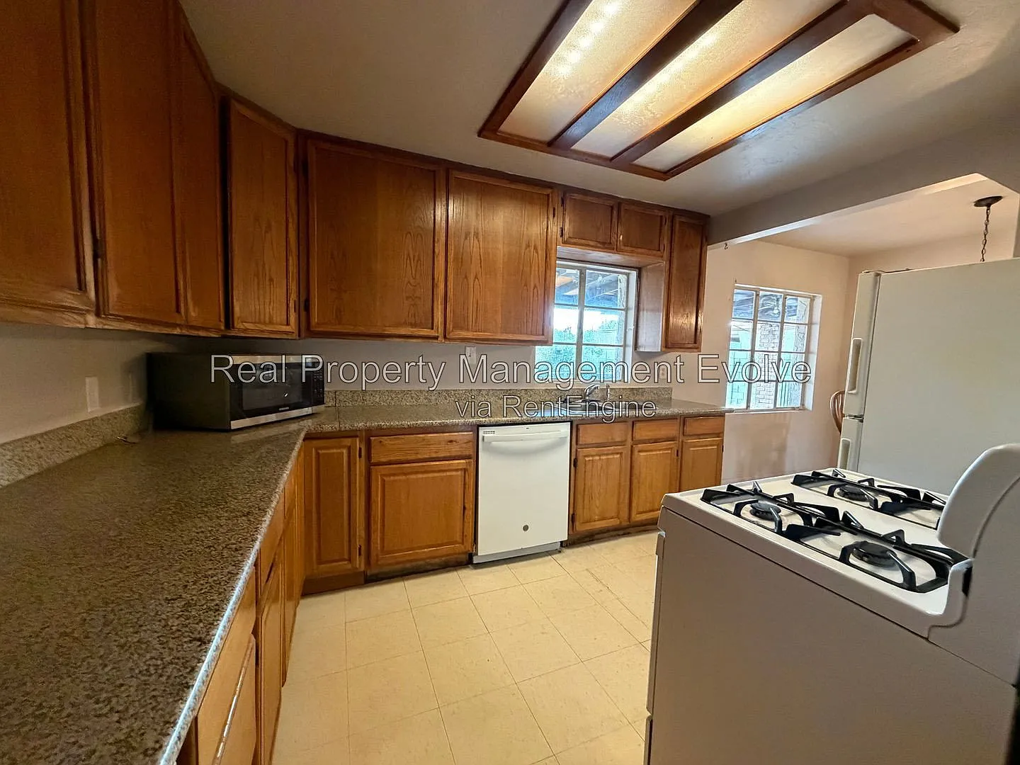 3 bed, 2.0 bath, 1437 sqft, $2,000 — Photo 1