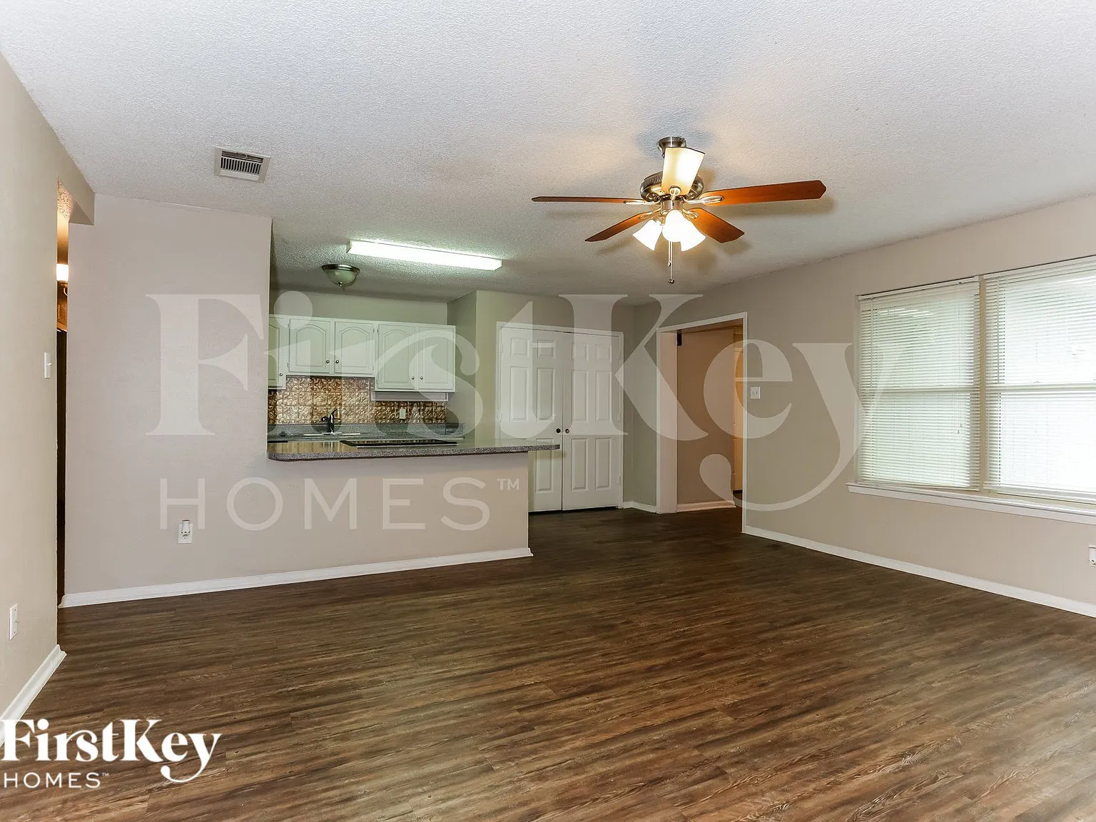 3 bed, 2.0 bath, 1284 sqft, $1,935 — Photo 4