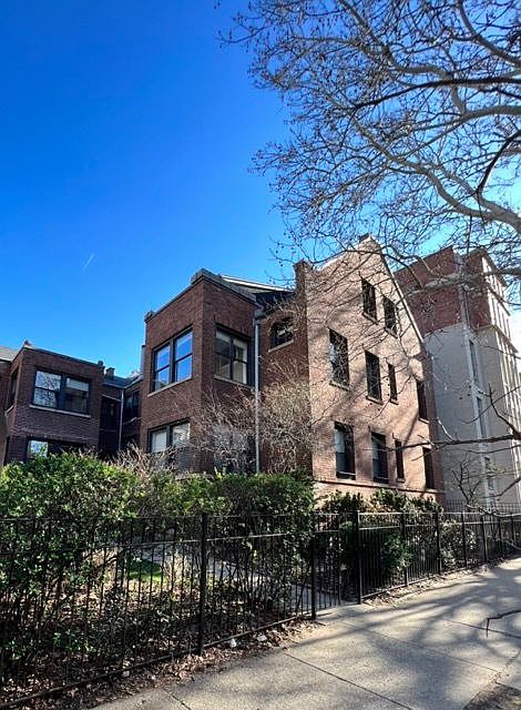 1st image of 617 W Cornelia Ave #G