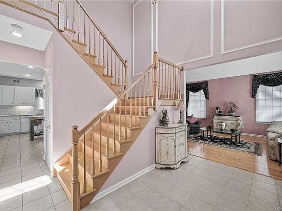 2nd image of 4 Tanna Hill Ct
