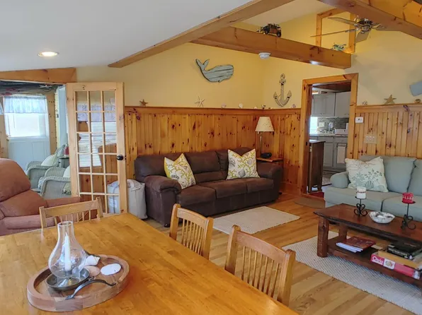 9 Kentville Ter, Hampton, NH 03842