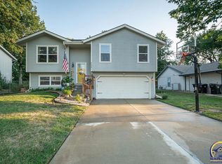 7321 SW 27th St, Topeka, KS 66614