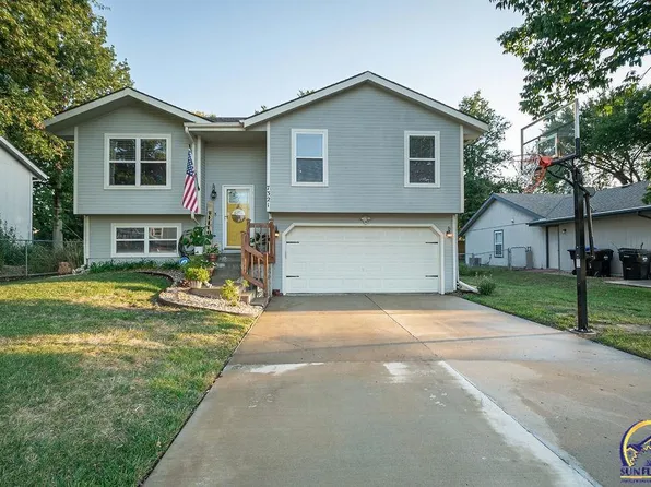 7321 SW 27th St, Topeka, KS 66614
