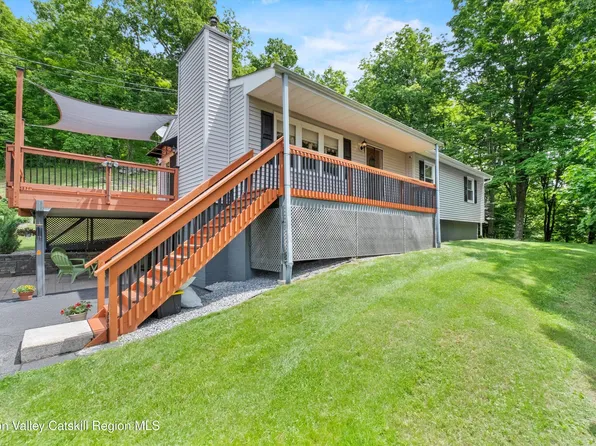 219 Cardinal Road, Hyde Park, NY 12538