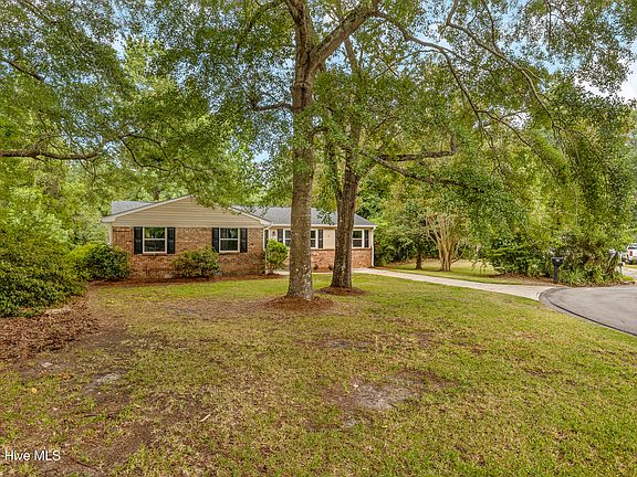 3rd image of 631 Duke Court
