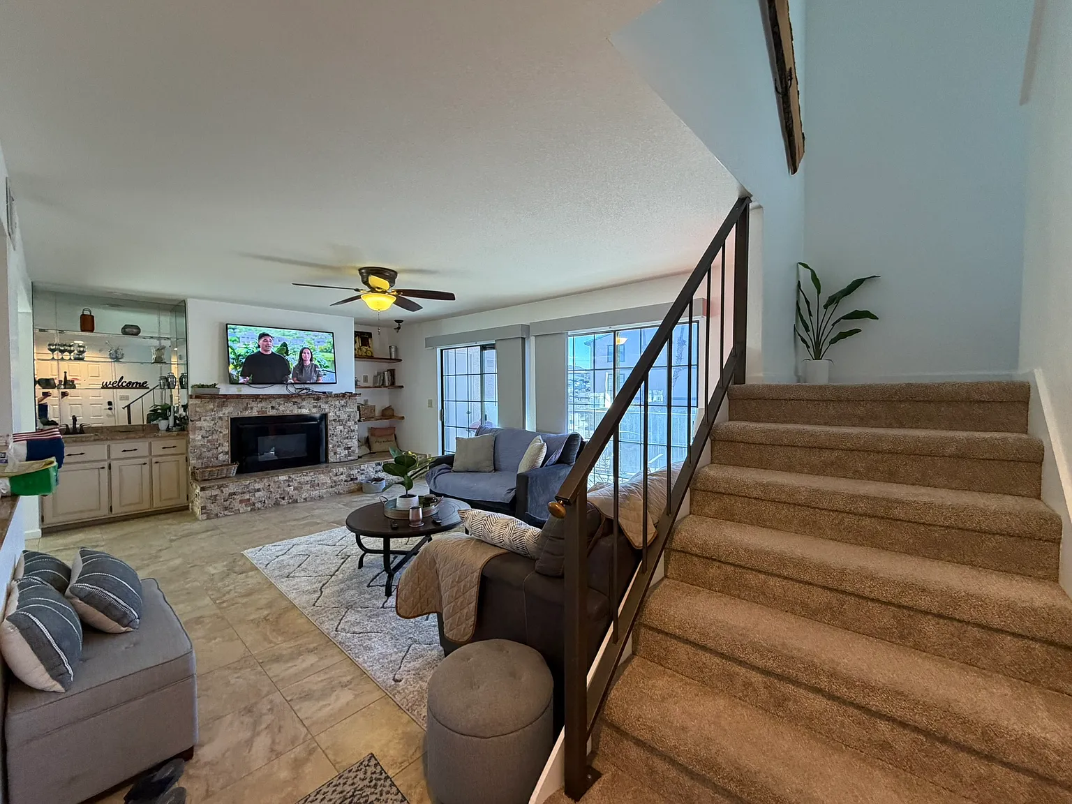 3 bed, 2.5 bath, 1373 sqft, $2,500 — Photo 4