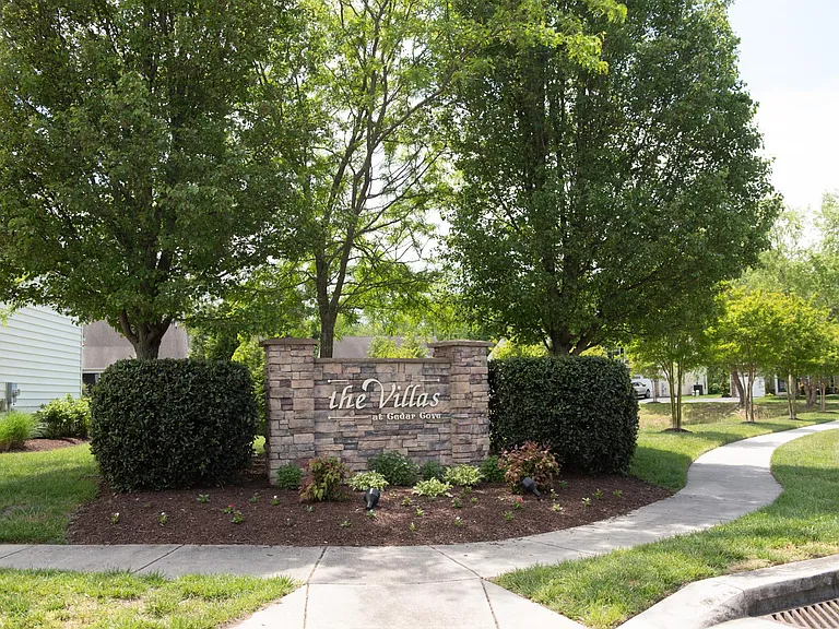 12 Beach Plum Dr — Photo 4