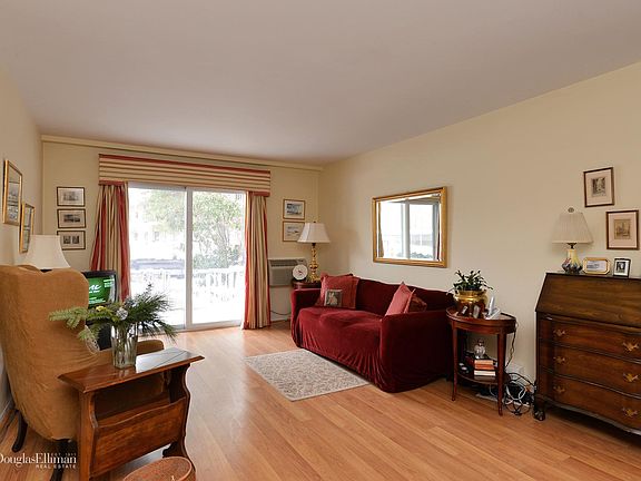 3rd image of 1 Toms Point Ln APT 4-7H