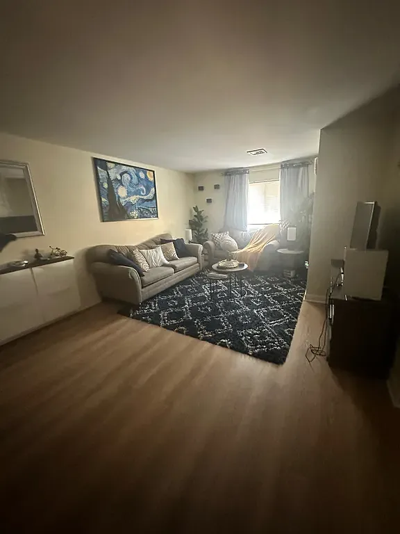 2 bed, 1000 sqft, $1,800 — Photo 2
