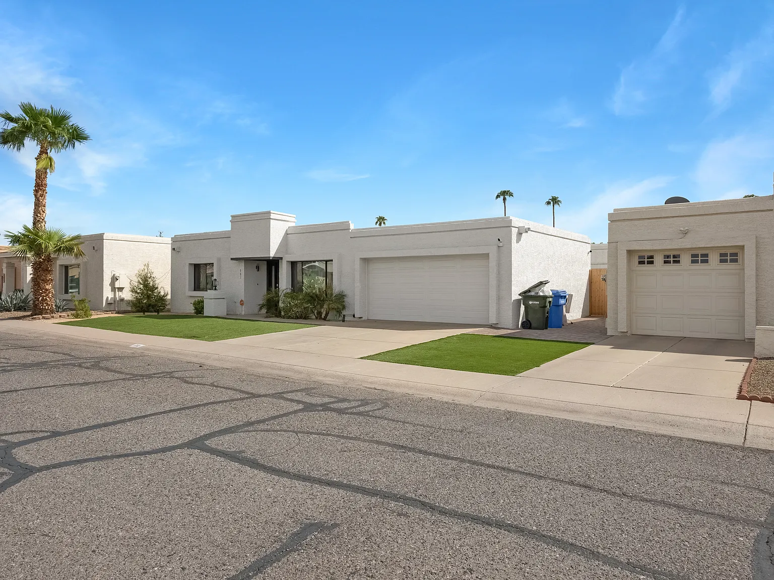 2 bed, 1217 sqft, $2,159 — Photo 3