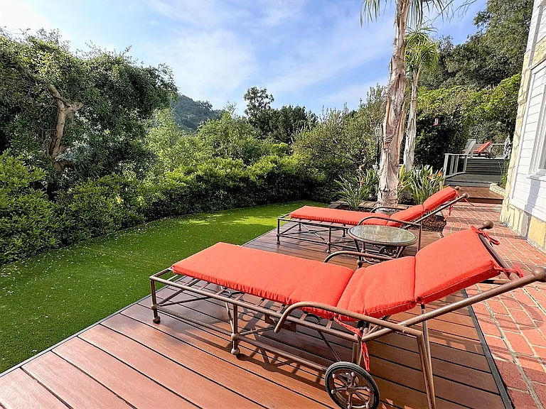2400 Benedict Canyon Dr — Photo 11