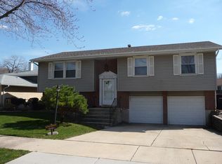 5313 Crescent Green Dr, Oak Forest, IL 60452