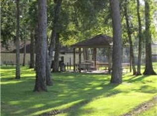 121 Silverstone Ln, Conroe, TX 77384