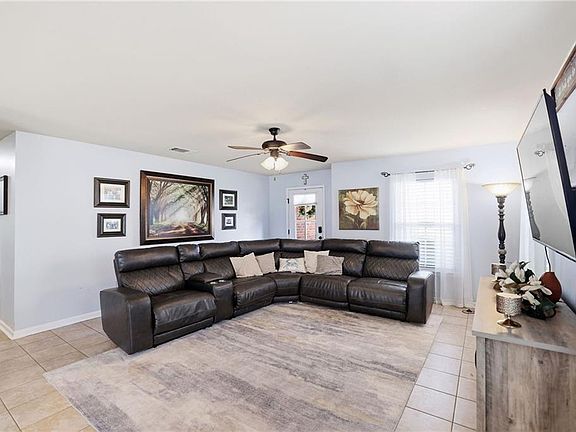 5th image of 42262 Broadwalk Ave