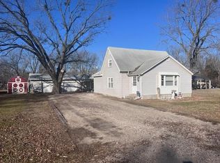 712 Shawnee St, South Coffeyville, OK 74072