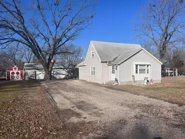 712 Shawnee St, South Coffeyville, OK 74072