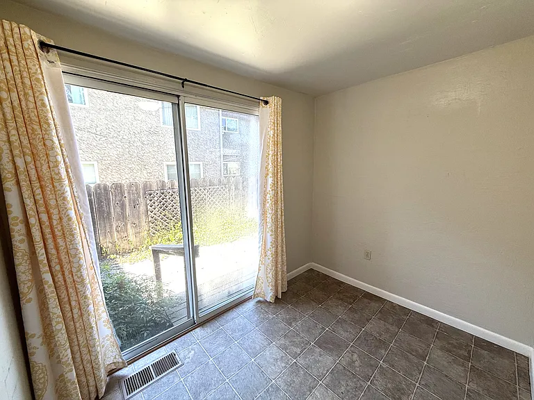 390 Ash St #1 — Photo 5