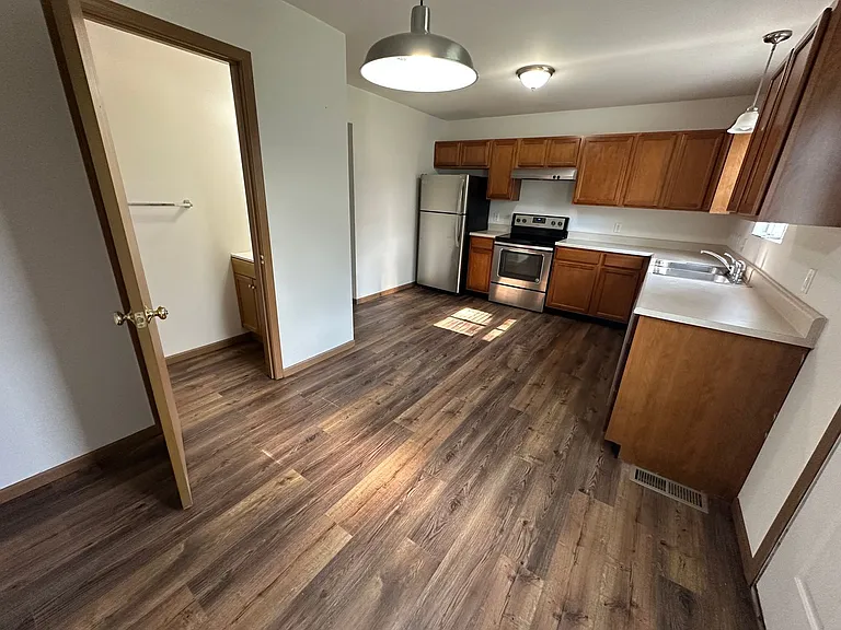 222-228 Truman — Photo 3