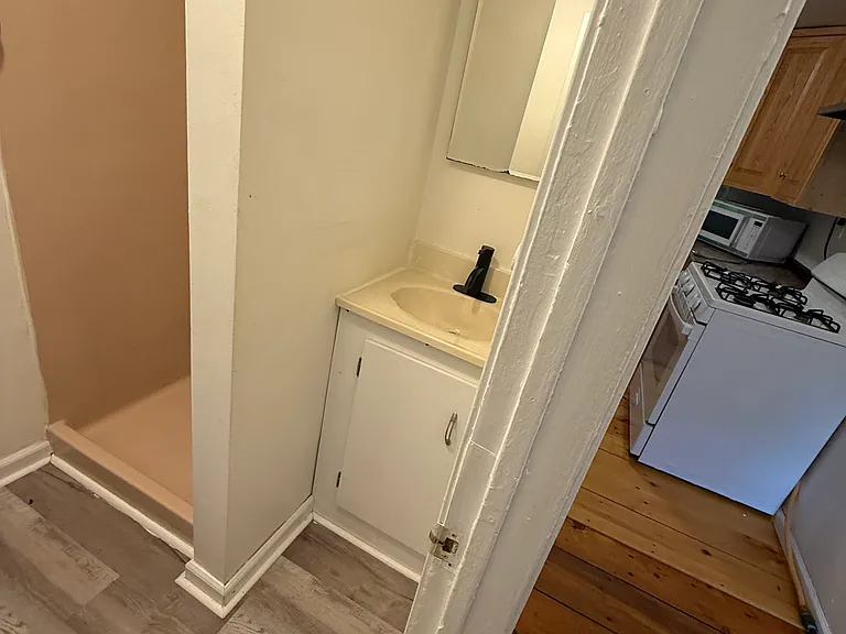 24 Columbia Rd — Photo 10