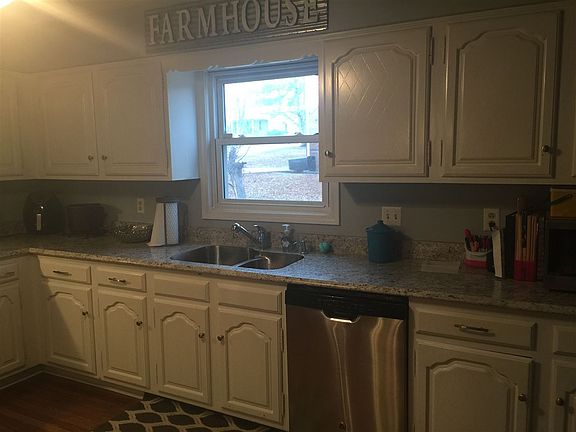 3rd image of 106 Barlow Pl