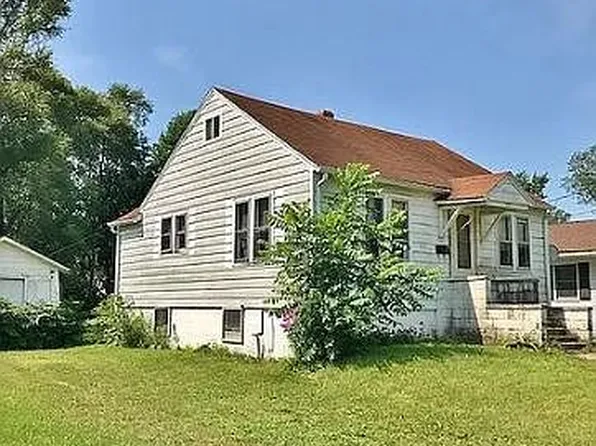 537 E Ash St, Watseka, IL 60970