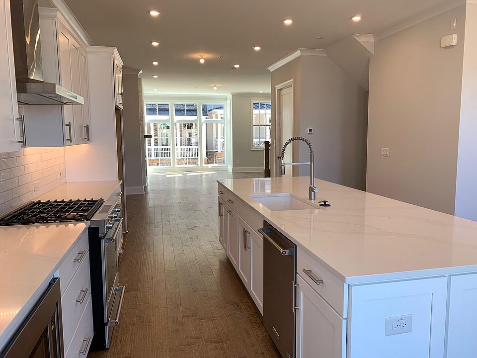 Beautiful white cabinet kitchen with large island