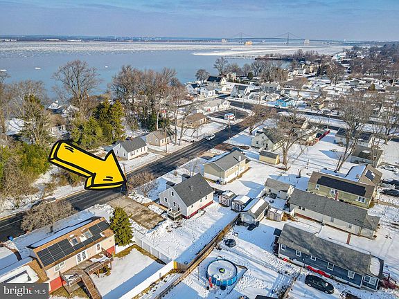 3rd image of 8 Riviera Dr