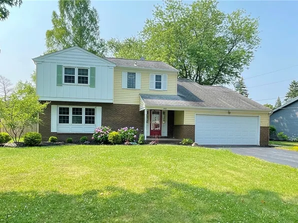 392 Hawthorne Pl, Youngstown, NY 14174