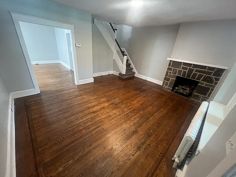 907 W 24th St — Photo 3