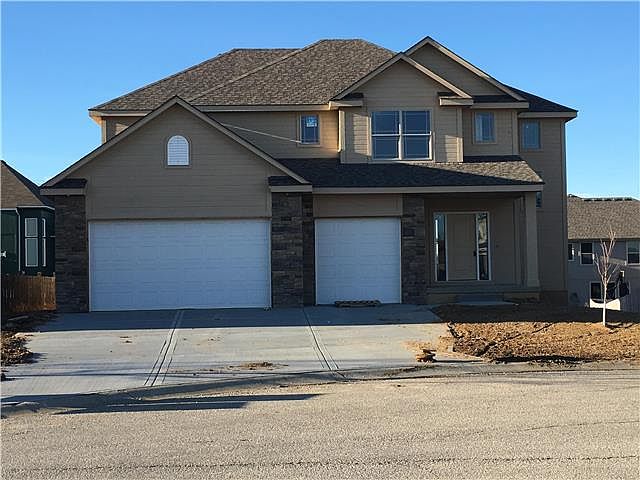 1st image of 1008 NW Hickory Ct