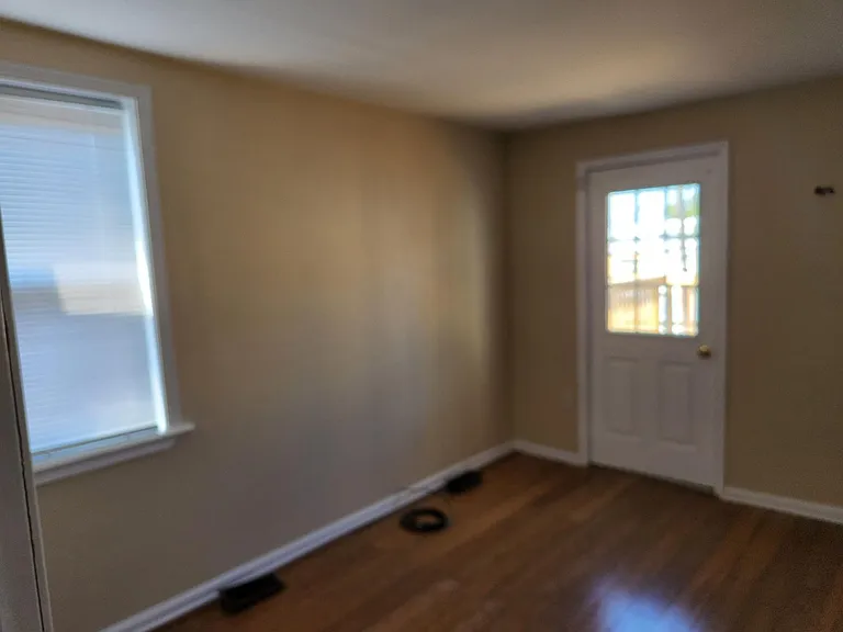 1110 S East Ave — Photo 9