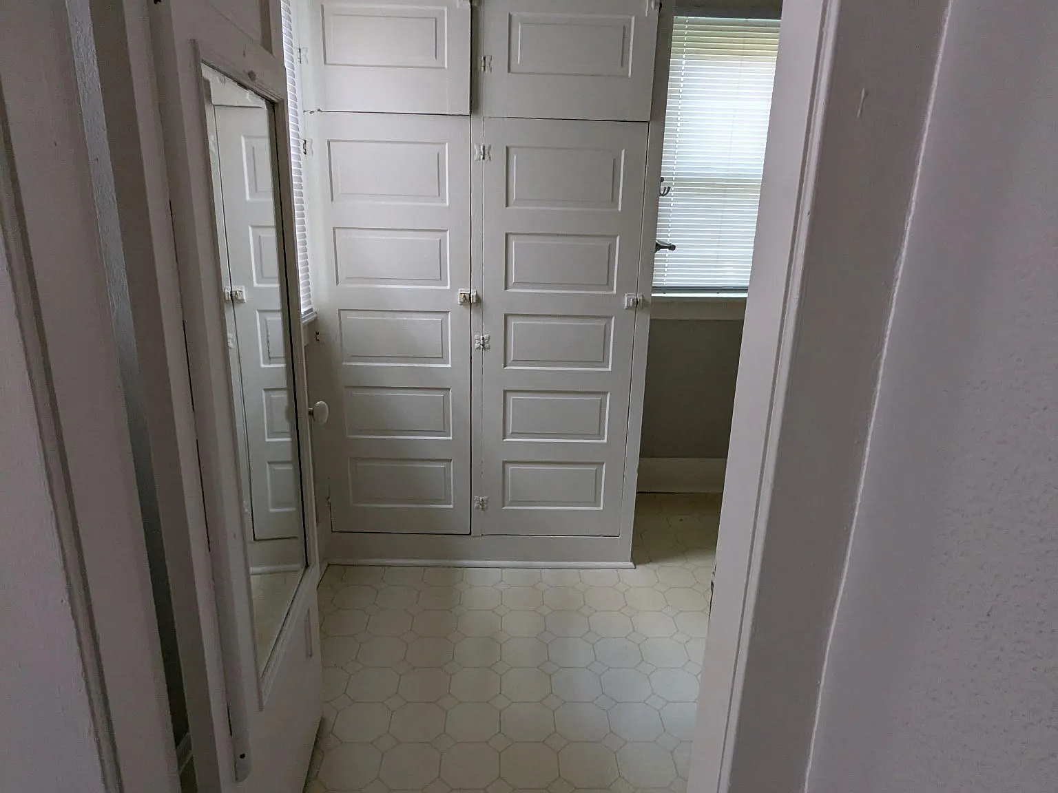 2 bed, 1100 sqft, $1,100 — Photo 4
