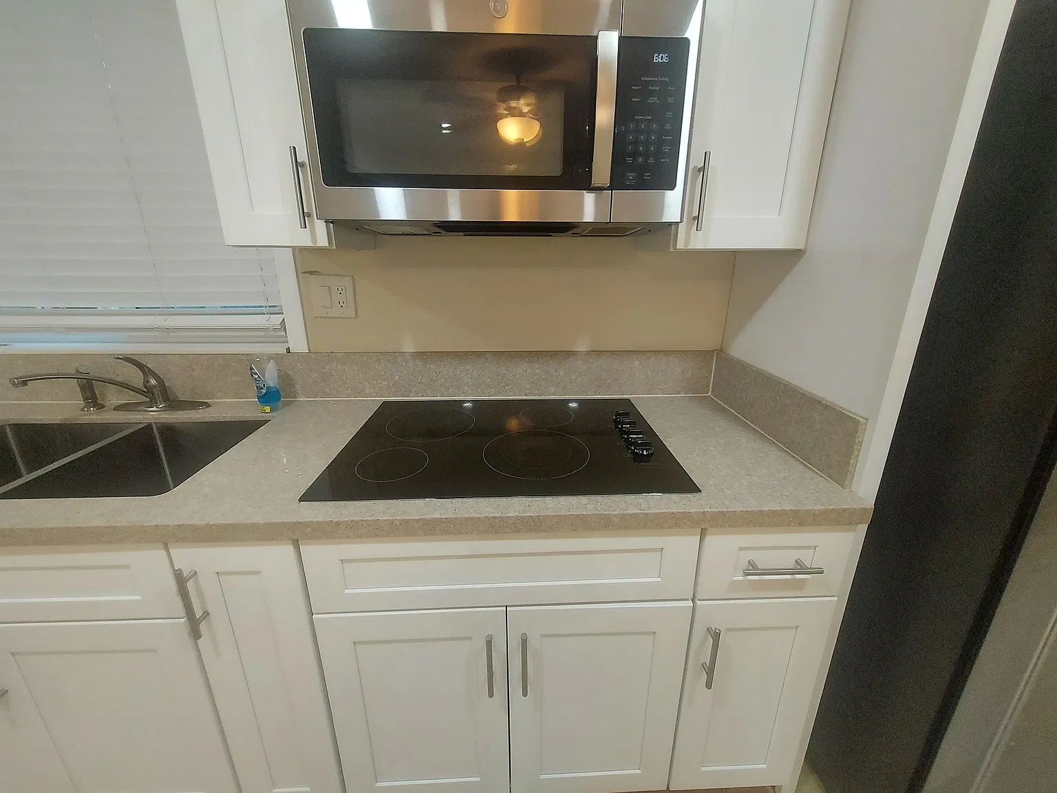 Studio, 900 sqft, $1,600 — Photo 3