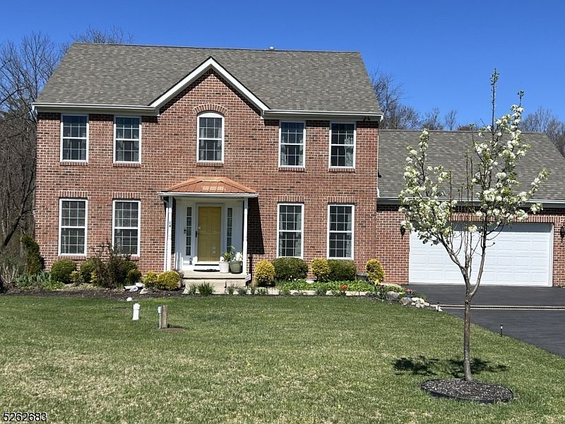 1st image of 14 Emerald Dr