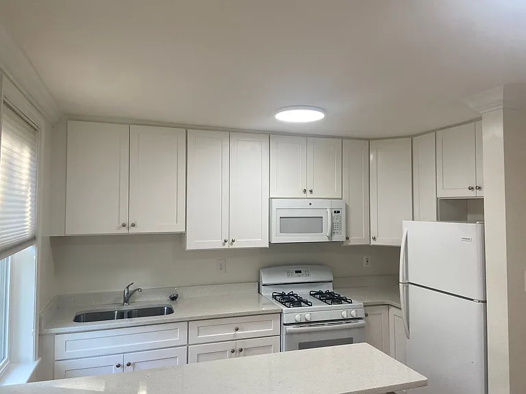 4111 Nicholson St #6 — Photo 2