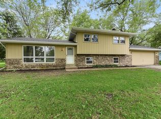 10210 S Sunridge Dr, Naperville, IL 60564