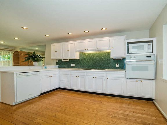 3rd image of 25 Stillmeadow Dr