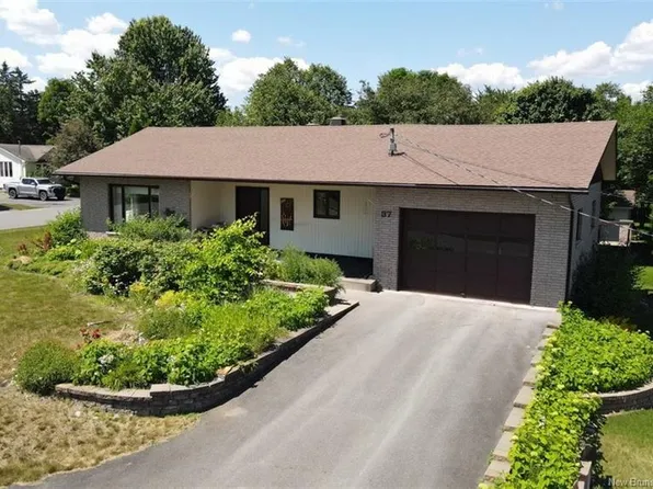 37 Thomas St, Edmundston, NB E7B 1P8