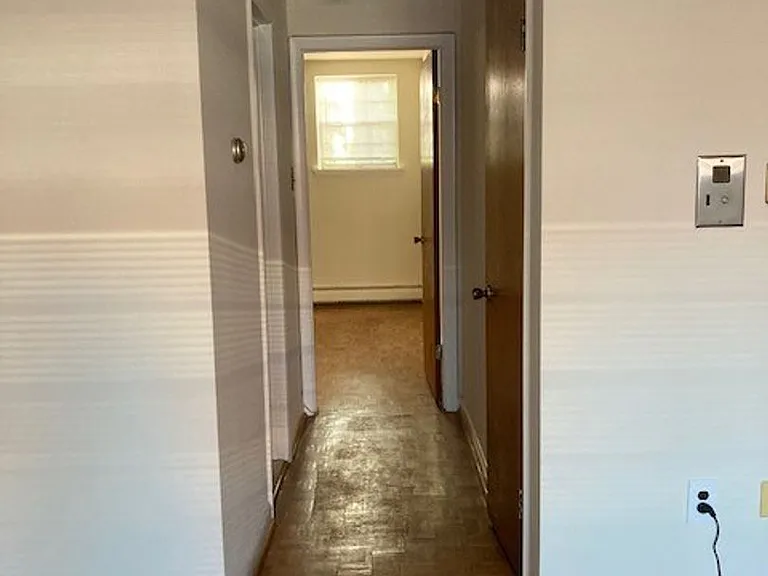 616 Unruh Ave — Photo 5